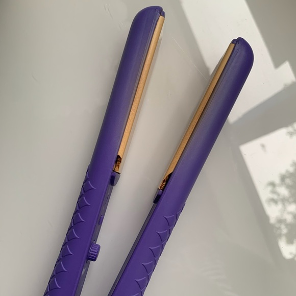 ❗️SOLD❗️Corioliss Purple Ceramic Ionic Flat Iron - Picture 5 of 10
